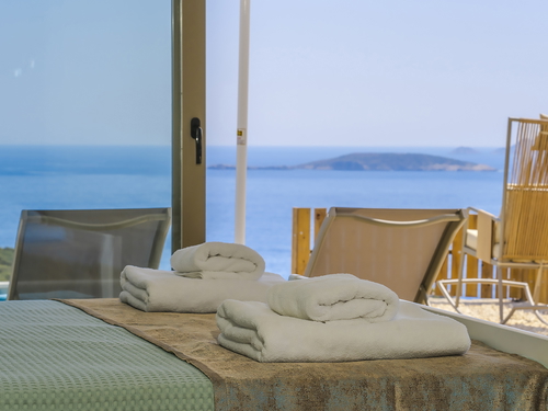  gece  -  Kasım
  | Kaş Yeniköy’de Deniz Manzaralı, Jakuzili Balayı ve Aile Villası – 4 Kişilik Tatil İçin İdeal Seçim